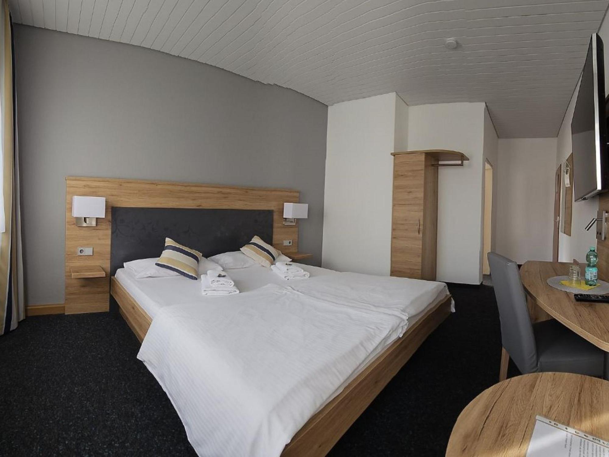 Hotel Hirsch Guenzburg Luaran gambar